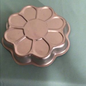 Wilton Flower Power ~ 60's Hippie ~ Peace Love ~ Cake Pan -1998 # 2105-3005